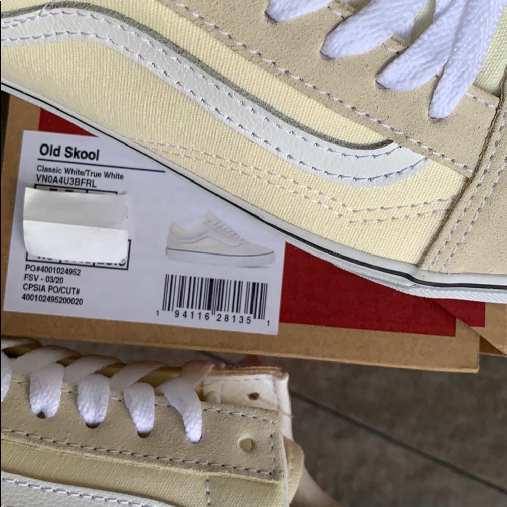 VANS OLD SKOOL CLASSIC WHITE/TRUE WHITE WMNS - Picture 12 of 16